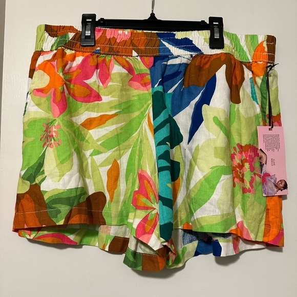 NWT Future Collective floral shorts size M - Picture 3 of 5